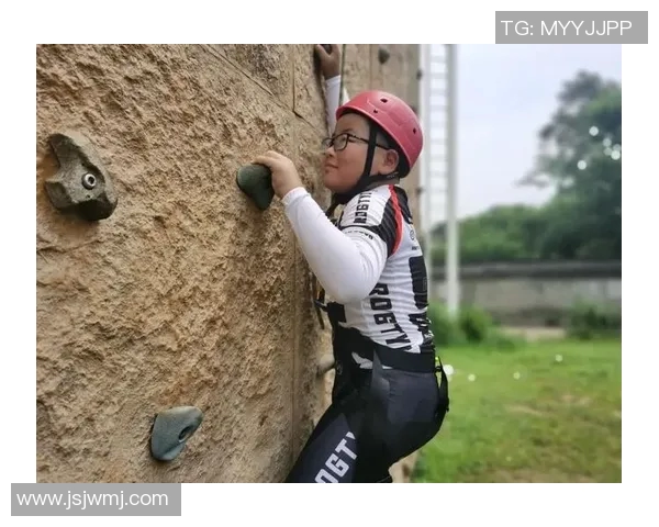 成都攀岩队的盯防体系与攀岩战术的深度解析与应用探讨