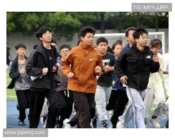 跑步提升体能与心理健康的双重效益探索与实践 跑步提升体能与心理健康的双重效益探索与实践